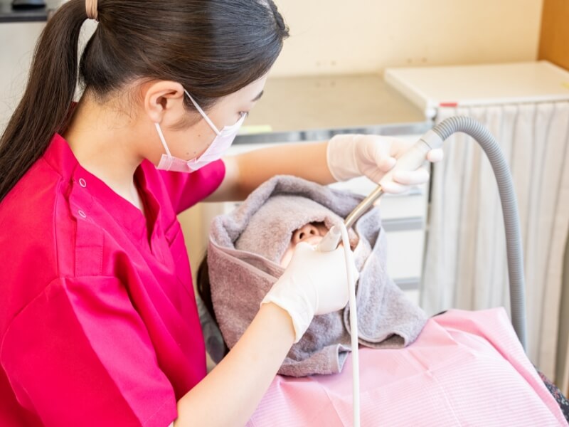 スケーリング（歯石除去）​